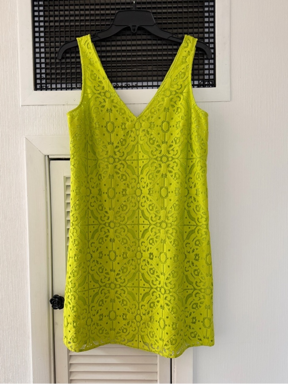 Lilly Pulitzer AnaMaria Neon Lime Lace V-Neck Mini Dress Sz Small​